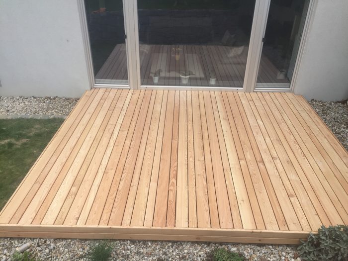 Holzterrasse mit Lärchenholz von Aigner Holz