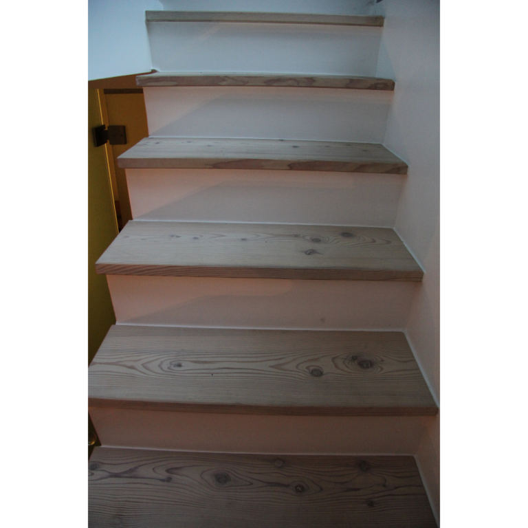 Stiegenverkleidung von Aigner Holz