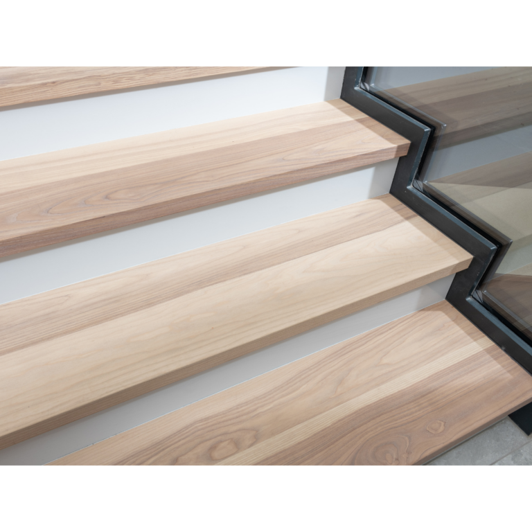 Stiegenverkleidung von Aigner Holz